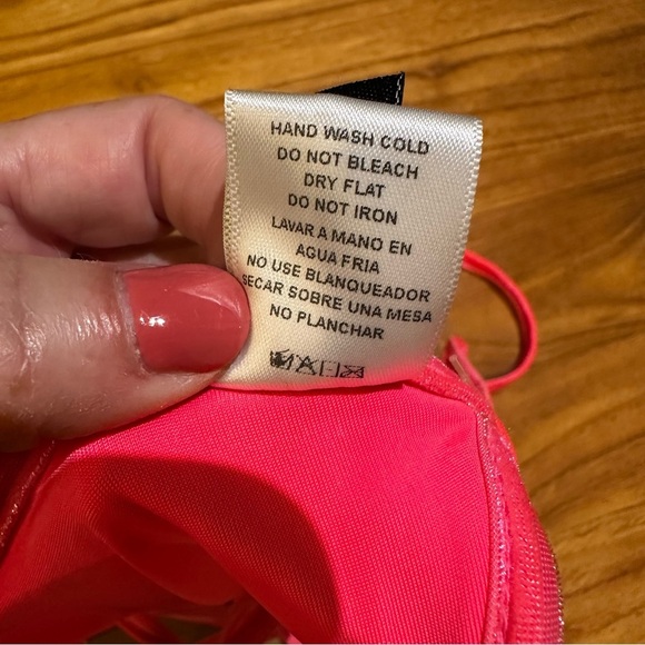 Revibe Dippin Daisys Women’s Vibe Velvet Hot Pink String Bikini Triangle Top NWT - Picture 5 of 11